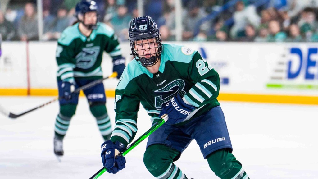 Fleet Re-Sign ‘Physical’ Forward To Standard Player&nbsp;Agreement