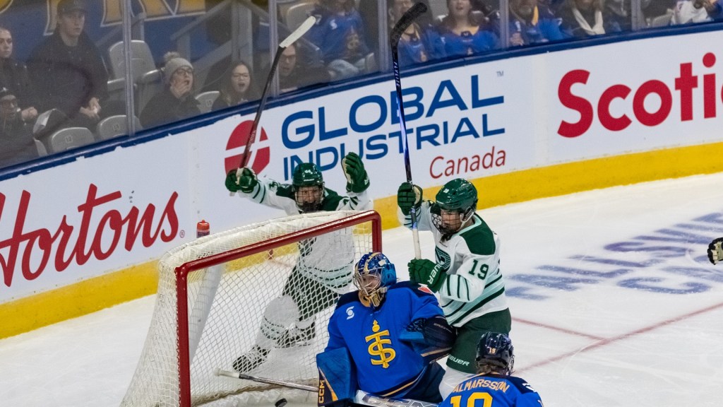 Off the Post: Fleet Sink Sceptres To Remain&nbsp;Undefeated